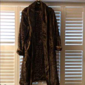 Gorgeous faux fur coat size L
